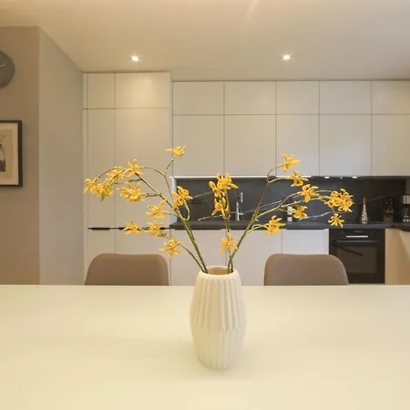 Kula View 아파트 *